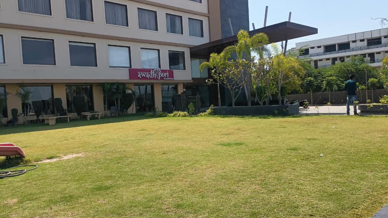 Hotel Shivalik - Mehsana Mahesana Exterior foto