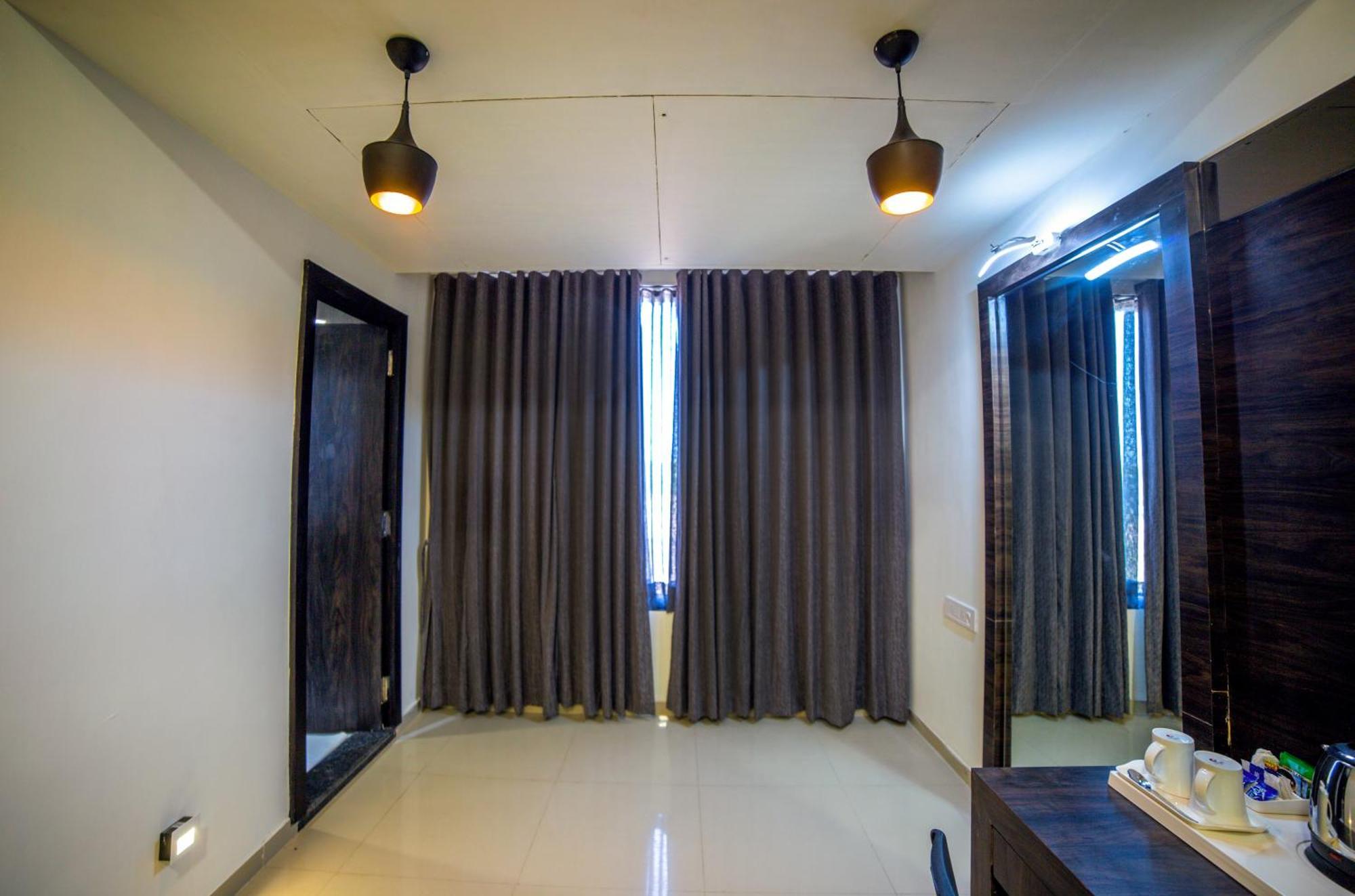 Hotel Shivalik - Mehsana Mahesana Exterior foto